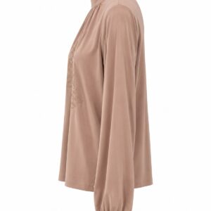Blusa Carla de Manga Longa com Gola Alta Drapeada e Bordados Frontais