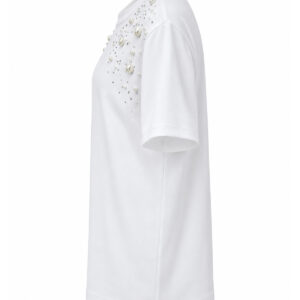 Blusa Branca com Aplicação de Pérolas e Strass nos Ombros